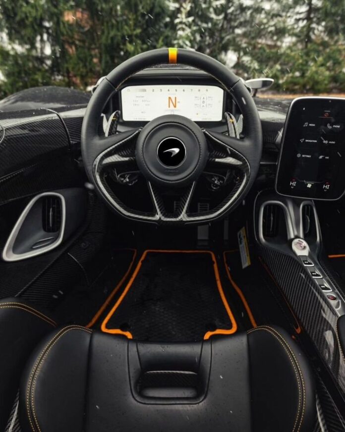 McLaren Artura Spider